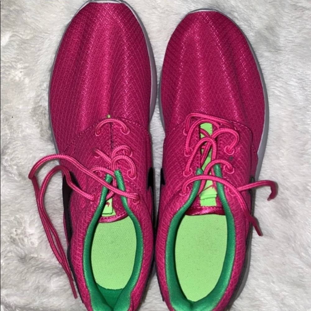 New Pink Nike Roshe - 6.5Y